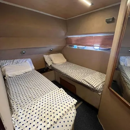 Monun Yacht 船上ホテル *