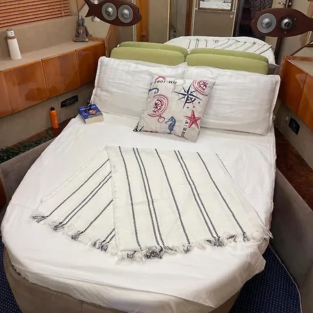 Monun Yacht 船上ホテル *